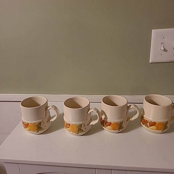 Set of Four Metlox Mugs - Picture 3 of 11